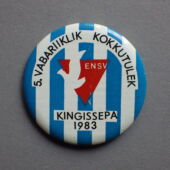 Eesti NSV-s elavate endiste fašismivangide V vabariikliku kokkutuleku rinnamärk (Kingissepa 1983)